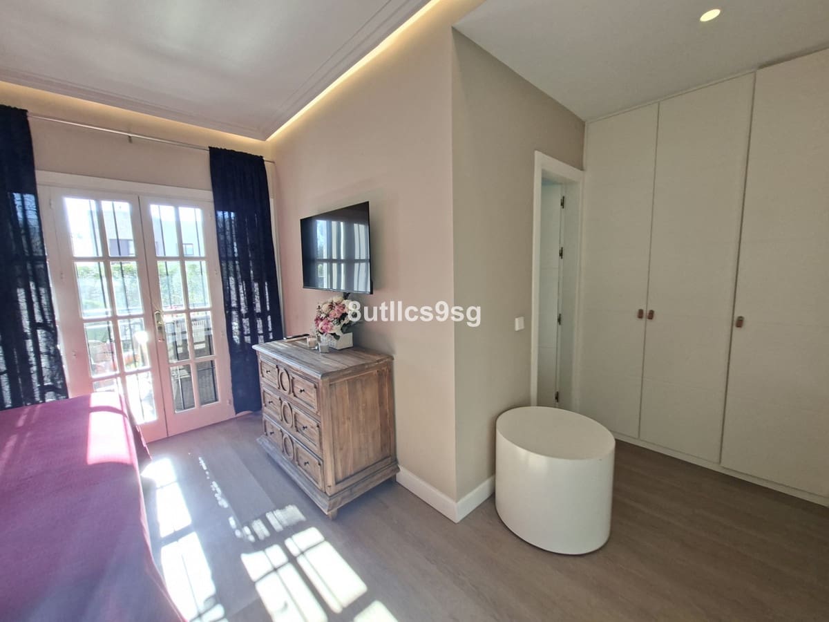 3 bedroom Apartment for sale in Nueva Andalucia with pool garage - € 549,000 (Ref: 9694151)