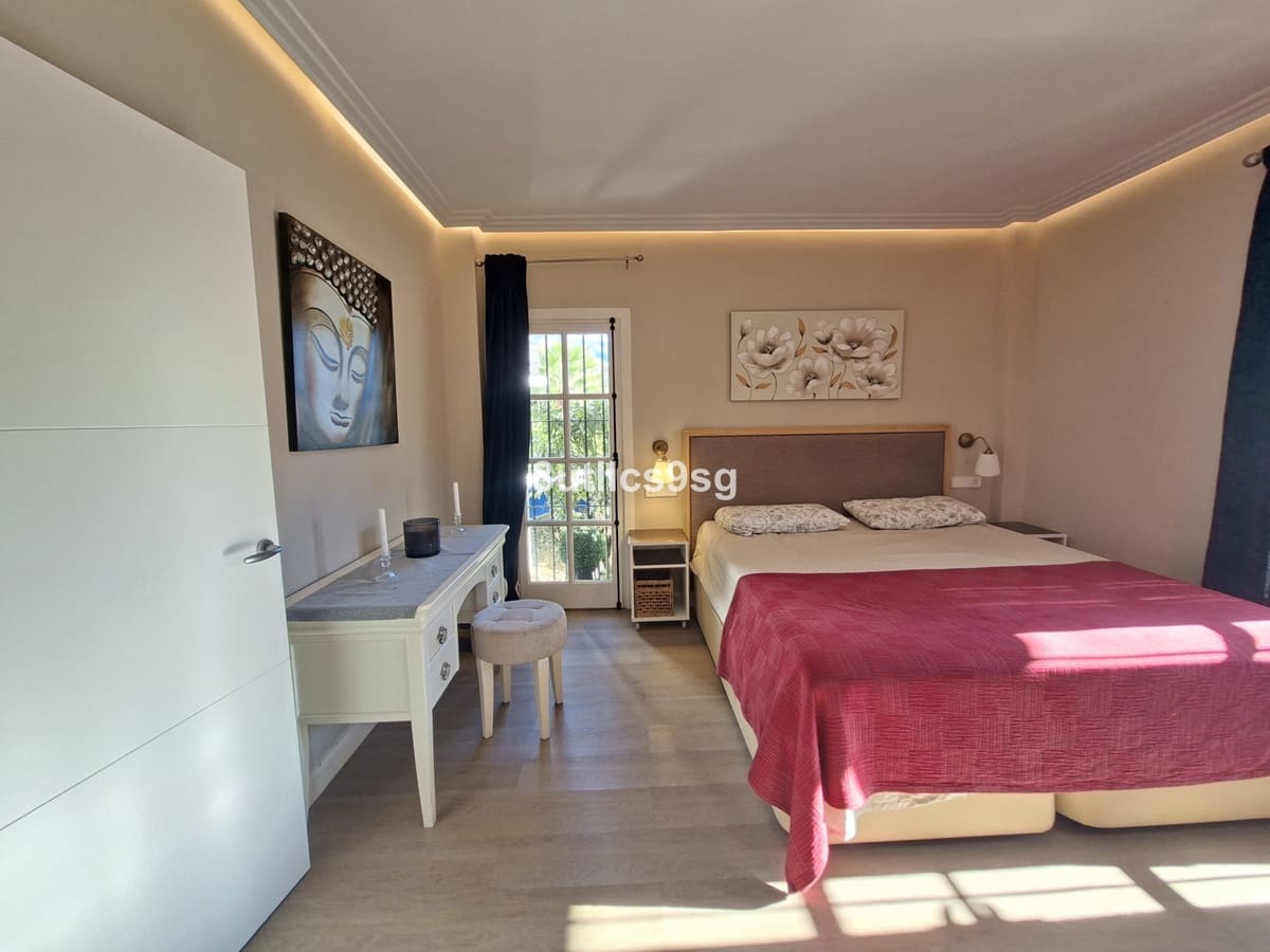 3 bedroom Apartment for sale in Nueva Andalucia with pool garage - € 549,000 (Ref: 9694151)