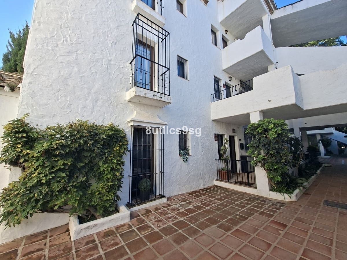 3 bedroom Apartment for sale in Nueva Andalucia with pool garage - € 549,000 (Ref: 9694151)