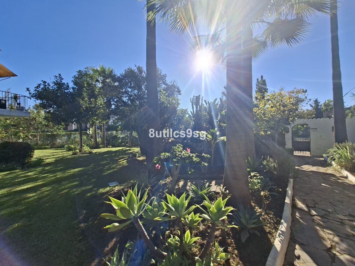 3 bedroom Apartment for sale in Nueva Andalucia with pool garage - € 549,000 (Ref: 9694151)