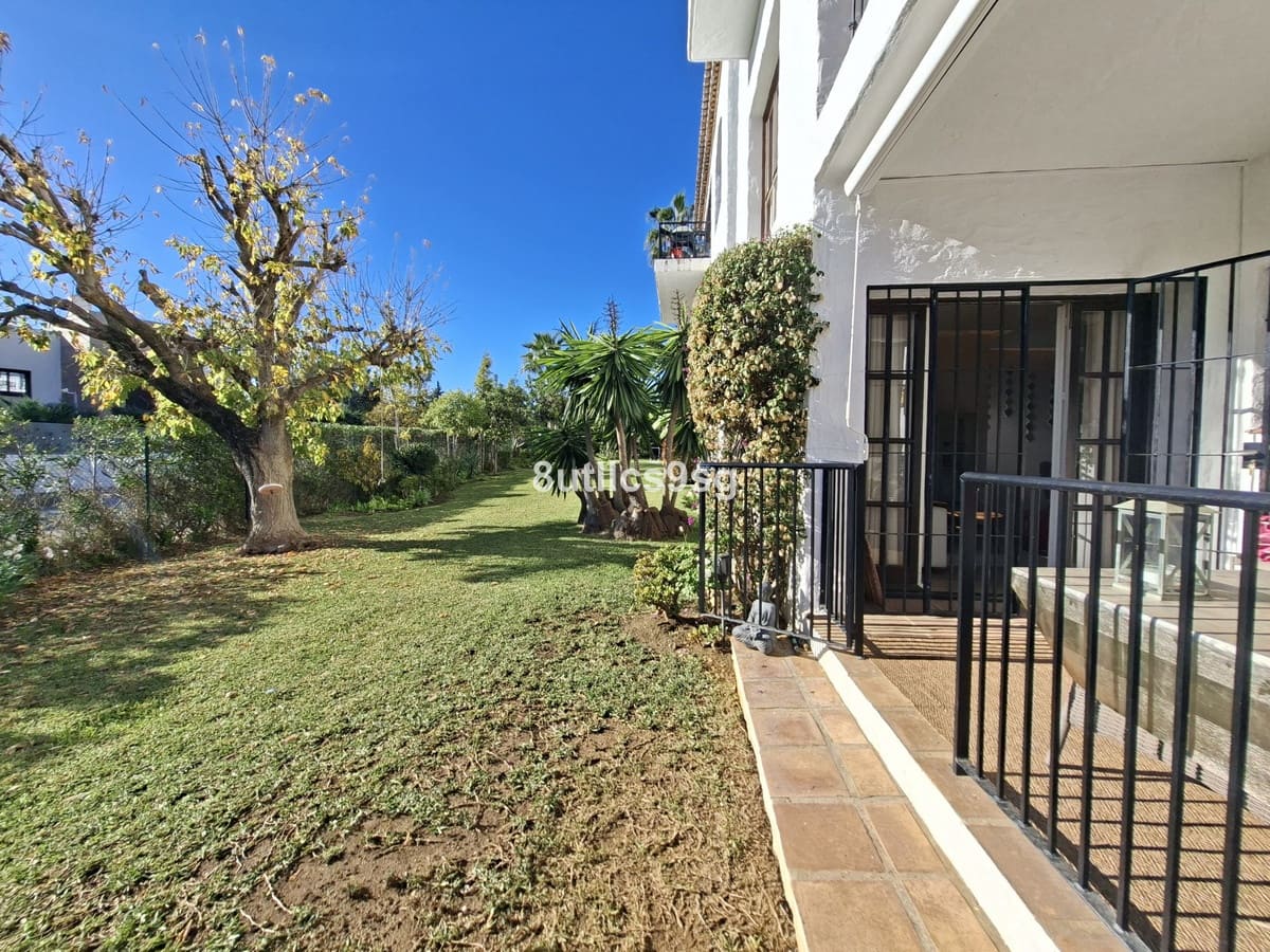 3 bedroom Apartment for sale in Nueva Andalucia with pool garage - € 549,000 (Ref: 9694151)