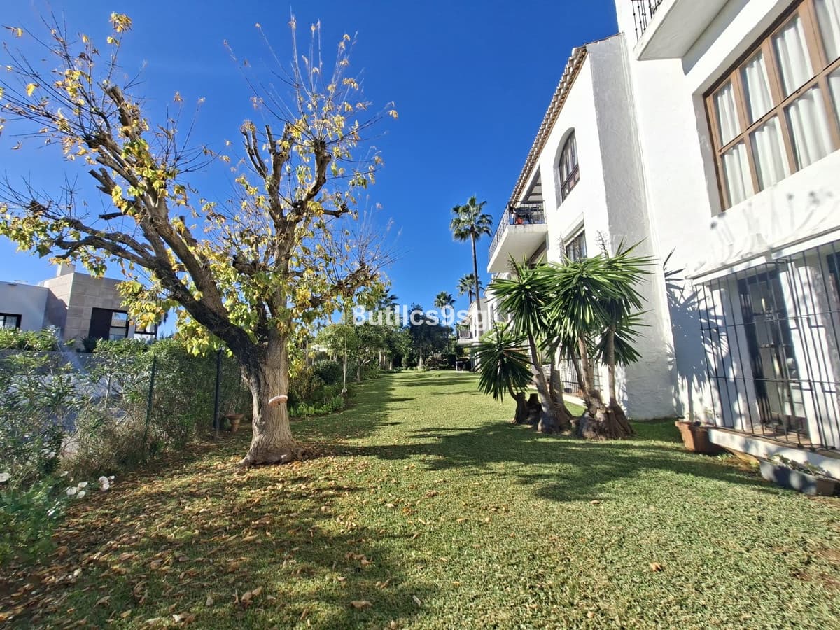 3 bedroom Apartment for sale in Nueva Andalucia with pool garage - € 549,000 (Ref: 9694151)