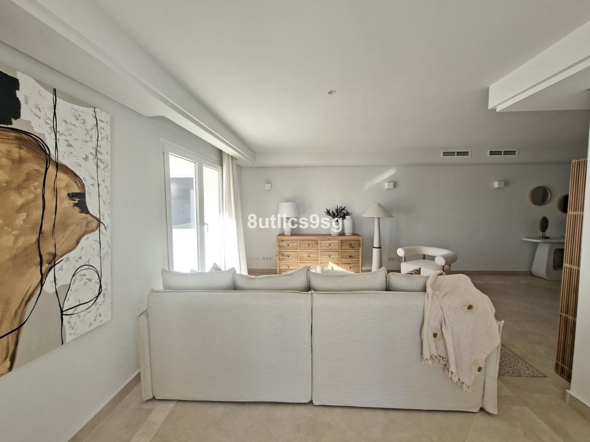 2 Zimmer Apartment zu verkaufen in Aloha Golf mit Pool Garage - 560.000 € (Ref: 9694152)