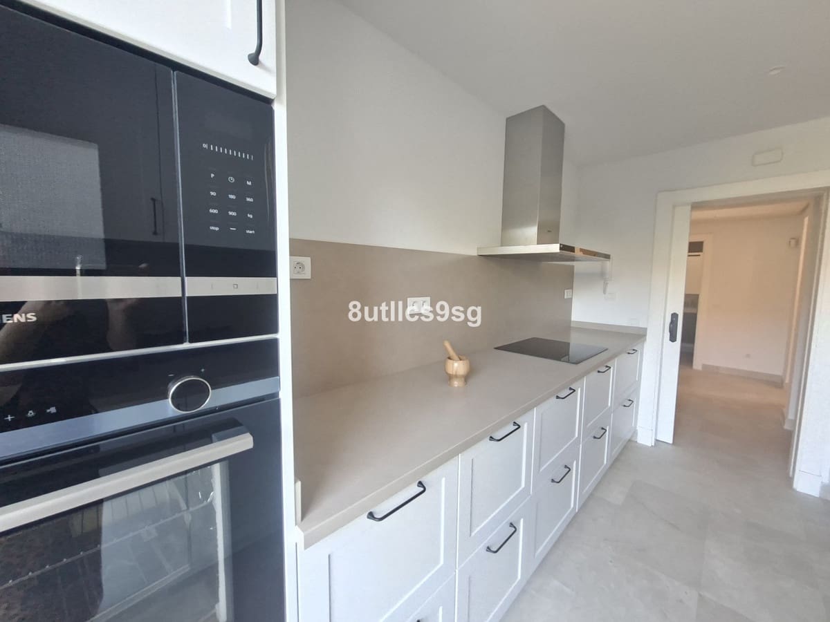 2 Zimmer Apartment zu verkaufen in Aloha Golf mit Pool Garage - 560.000 € (Ref: 9694152)