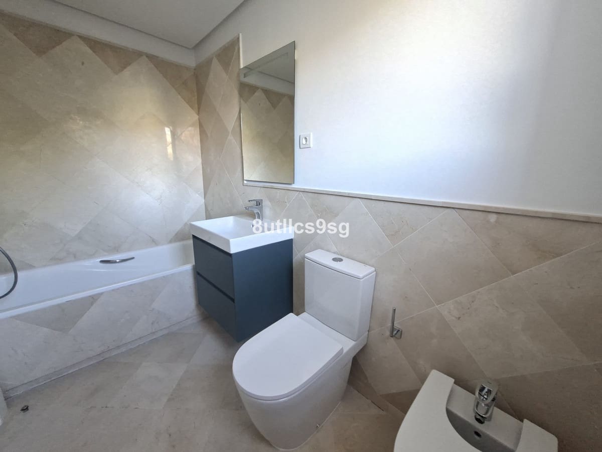 2 Zimmer Apartment zu verkaufen in Aloha Golf mit Pool Garage - 560.000 € (Ref: 9694152)