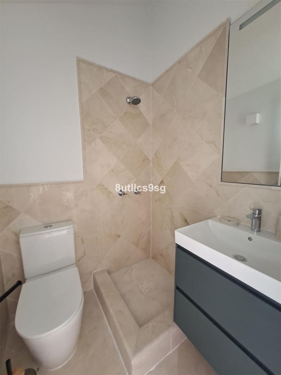 2 Zimmer Apartment zu verkaufen in Aloha Golf mit Pool Garage - 560.000 € (Ref: 9694152)