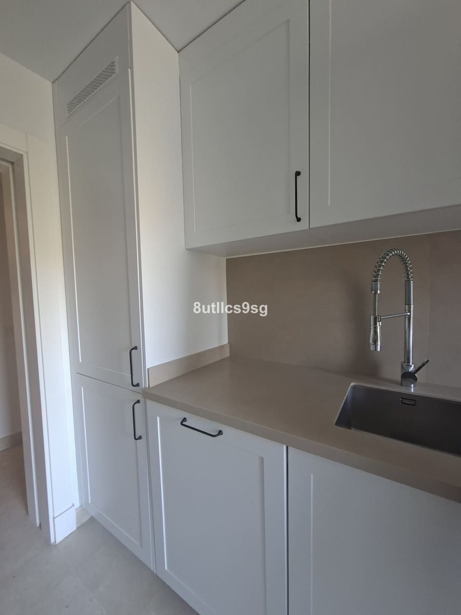 2 Zimmer Apartment zu verkaufen in Aloha Golf mit Pool Garage - 560.000 € (Ref: 9694152)