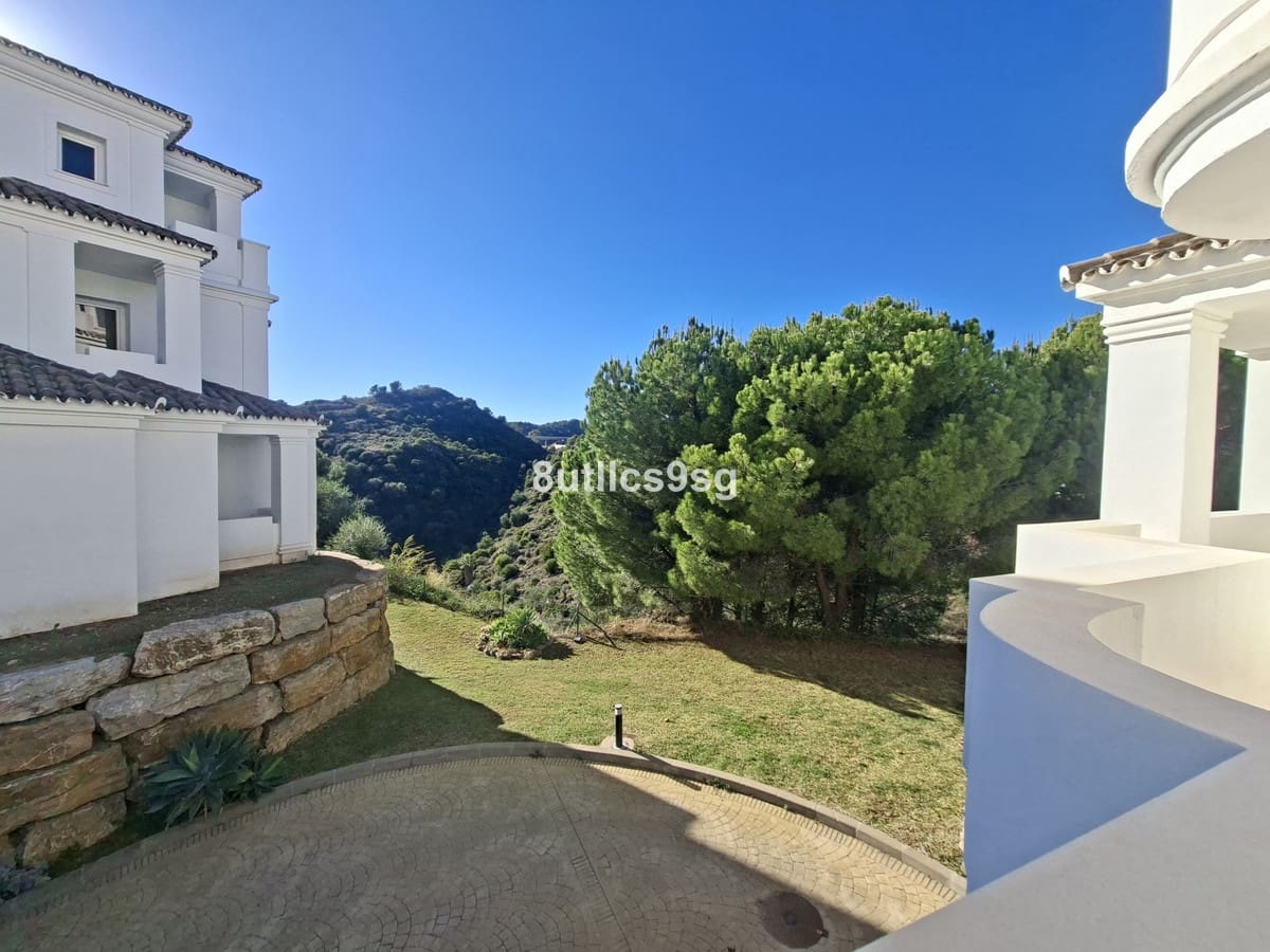 2 Zimmer Apartment zu verkaufen in Aloha Golf mit Pool Garage - 560.000 € (Ref: 9694152)