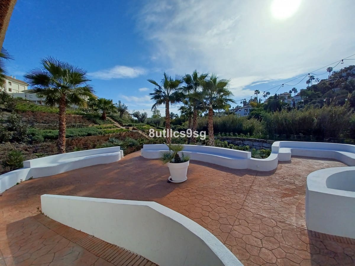 2 Zimmer Apartment zu verkaufen in Aloha Golf mit Pool Garage - 560.000 € (Ref: 9694152)