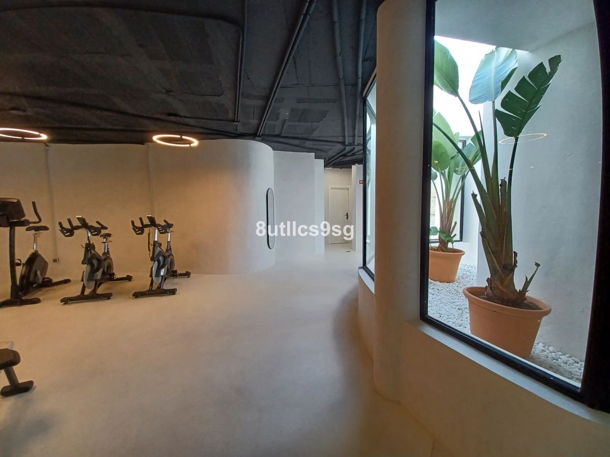 2 Zimmer Apartment zu verkaufen in Aloha Golf mit Pool Garage - 560.000 € (Ref: 9694152)