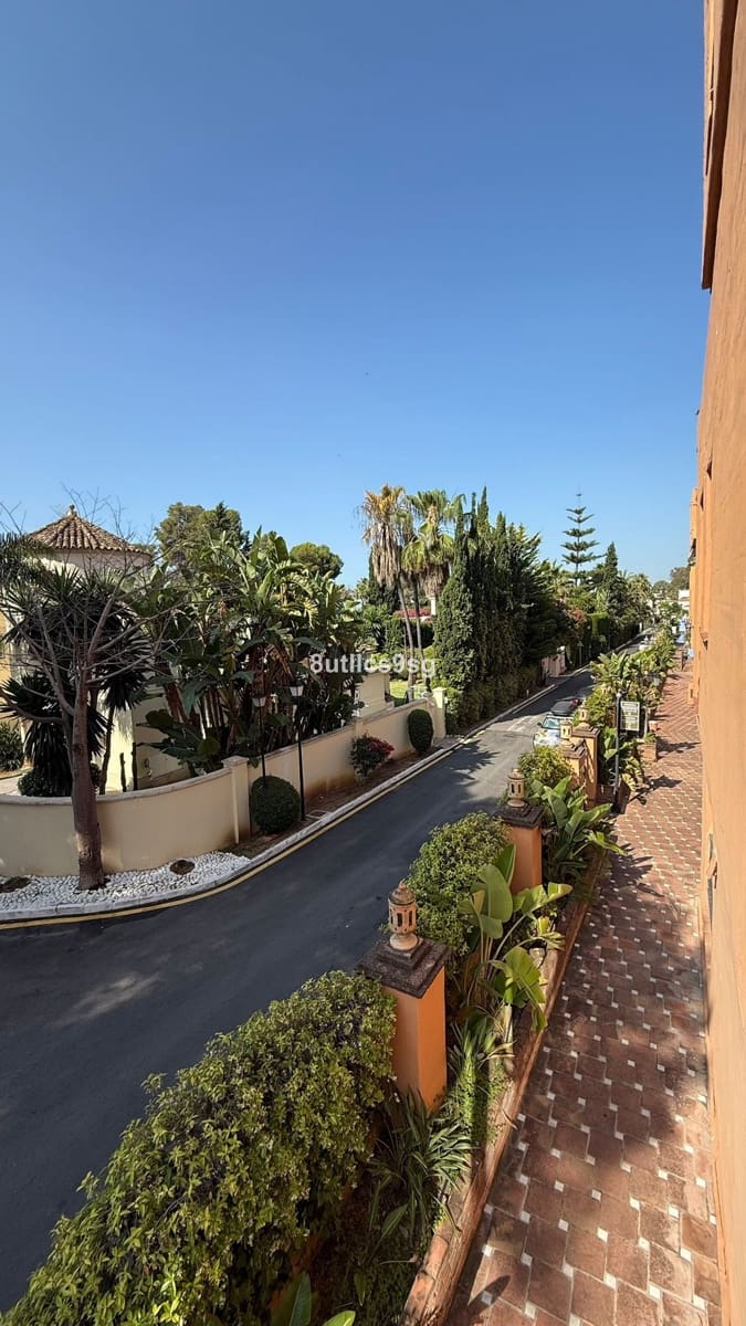 3 quarto Apartamento para venda em Estepona com piscina - 600 000 € (Ref: 9694153)