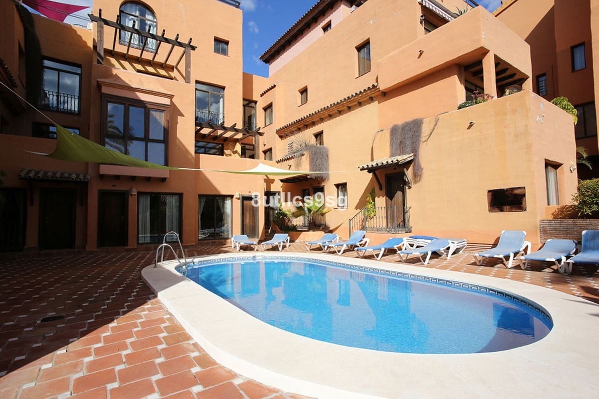 3 quarto Apartamento para venda em Estepona com piscina - 600 000 € (Ref: 9694153)