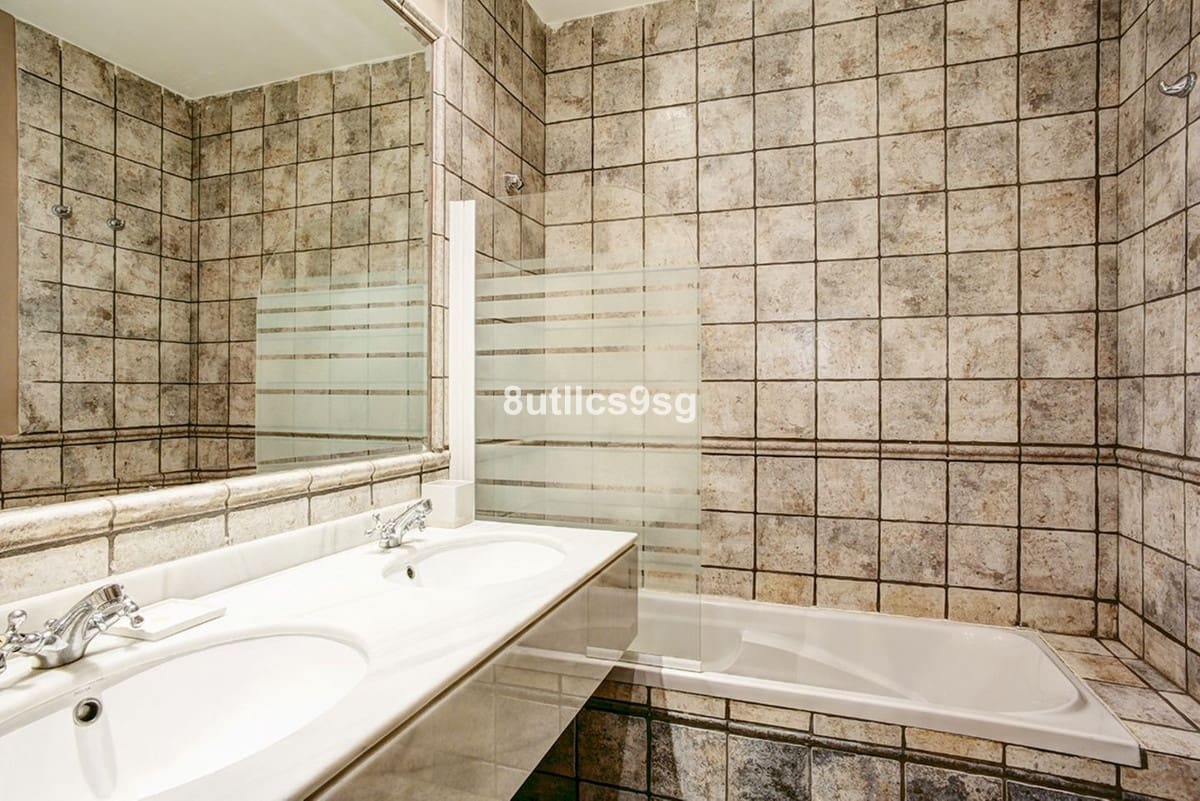 3 quarto Apartamento para venda em Estepona com piscina - 600 000 € (Ref: 9694153)