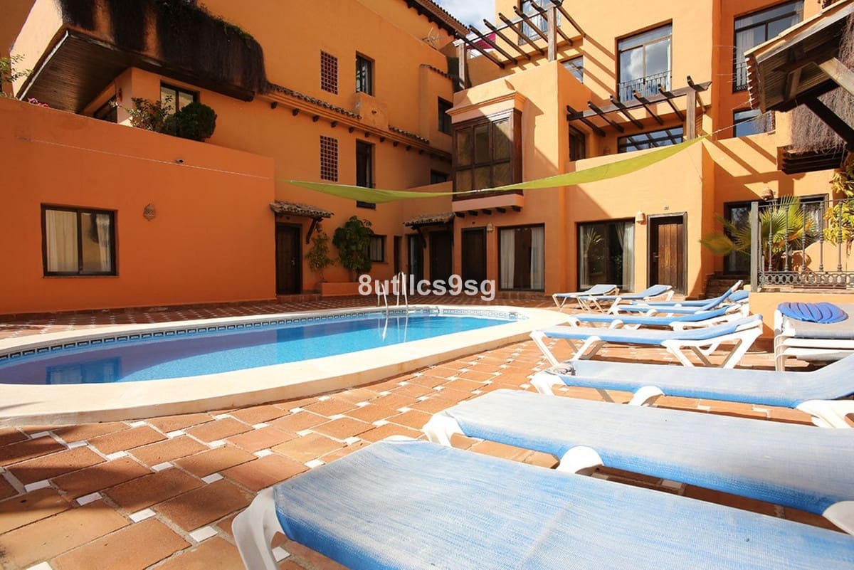3 quarto Apartamento para venda em Estepona com piscina - 600 000 € (Ref: 9694153)