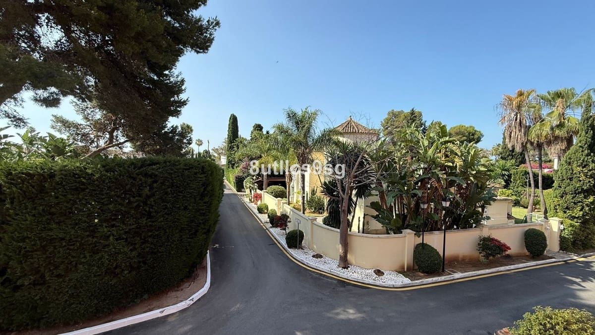 3 quarto Apartamento para venda em Estepona com piscina - 600 000 € (Ref: 9694153)