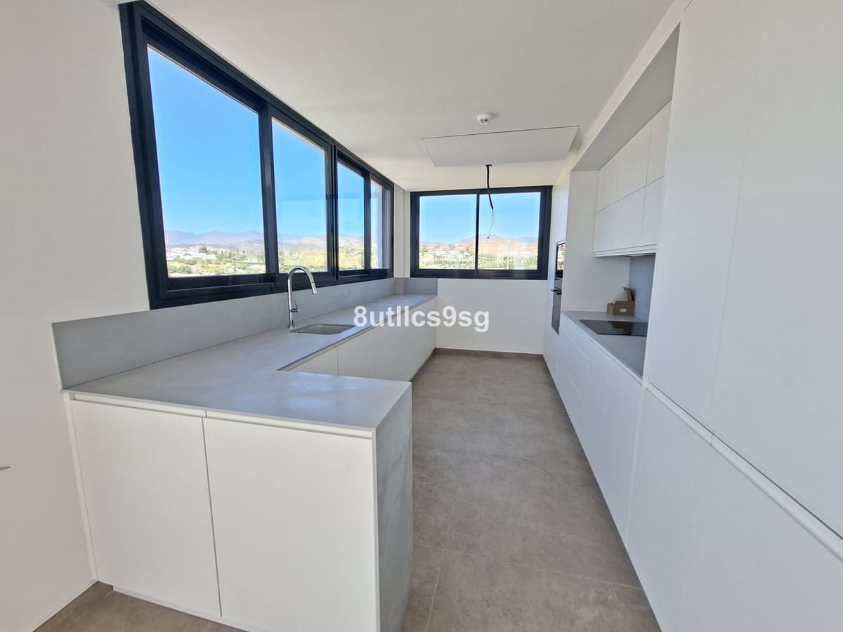 3 bedroom Penthouse for sale in Estepona with pool garage - € 1,290,000 (Ref: 9694155)