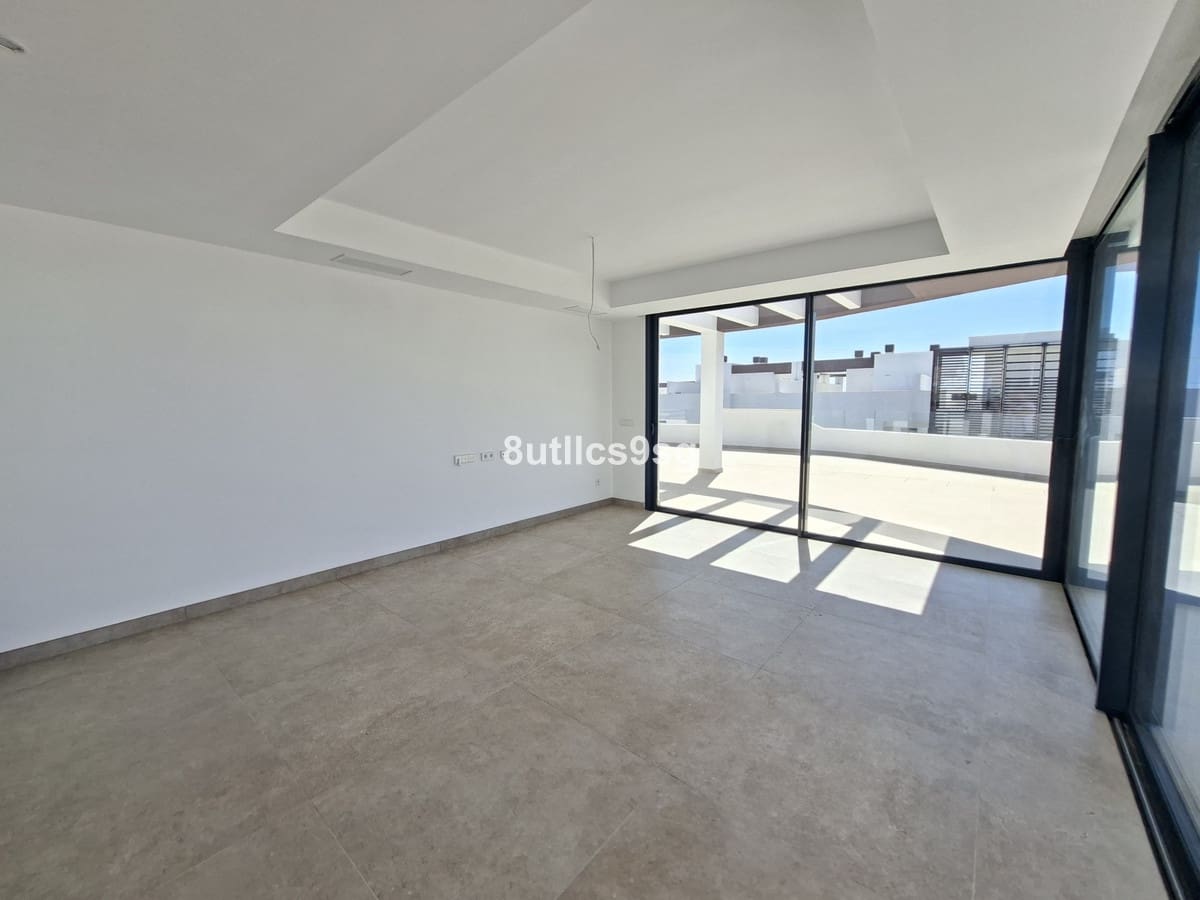 3 bedroom Penthouse for sale in Estepona with pool garage - € 1,290,000 (Ref: 9694155)