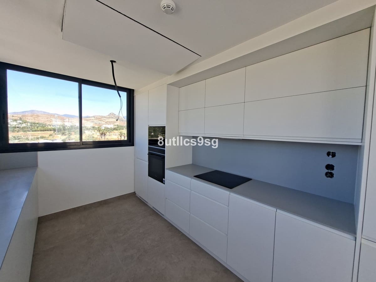 3 bedroom Penthouse for sale in Estepona with pool garage - € 1,290,000 (Ref: 9694155)