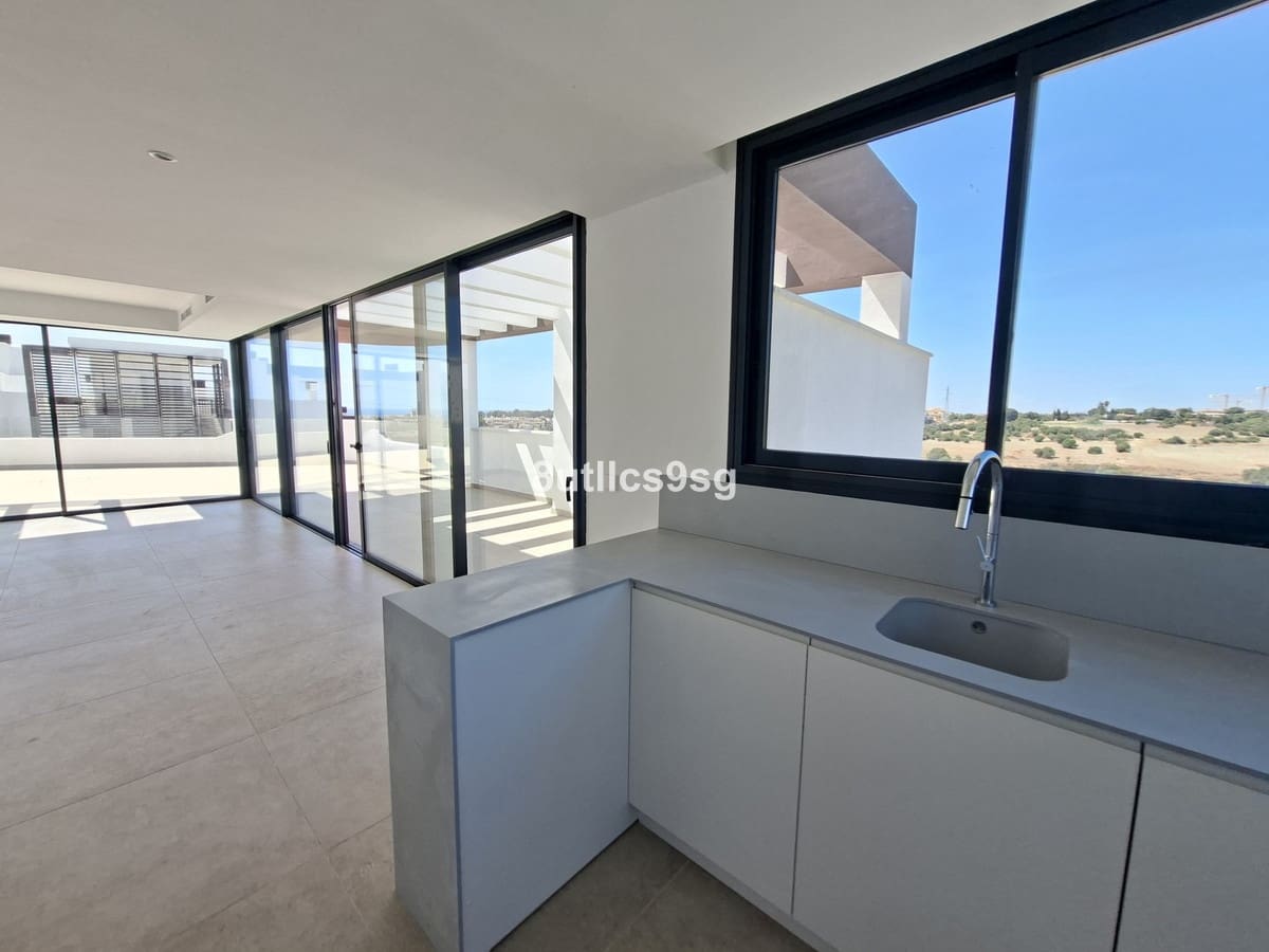 3 bedroom Penthouse for sale in Estepona with pool garage - € 1,290,000 (Ref: 9694155)
