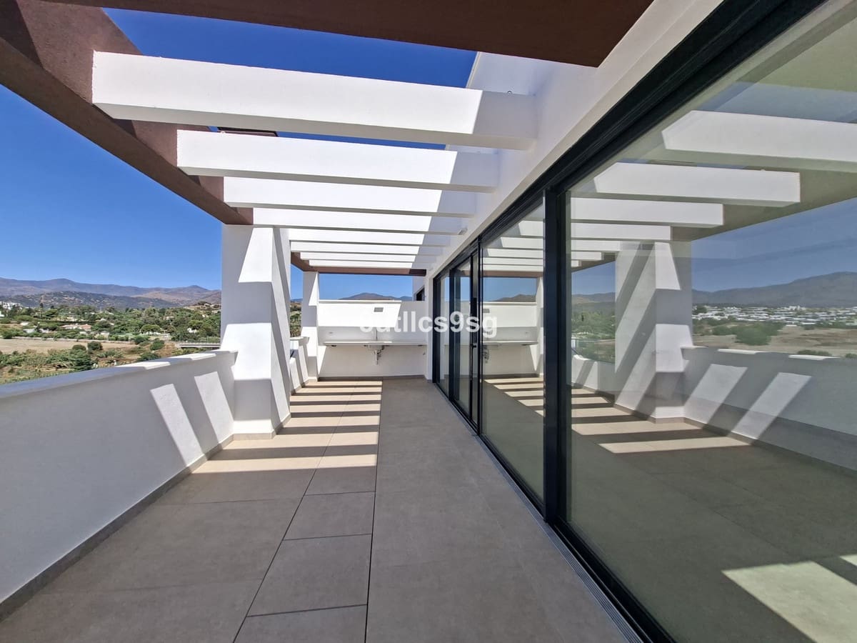 3 bedroom Penthouse for sale in Estepona with pool garage - € 1,290,000 (Ref: 9694155)