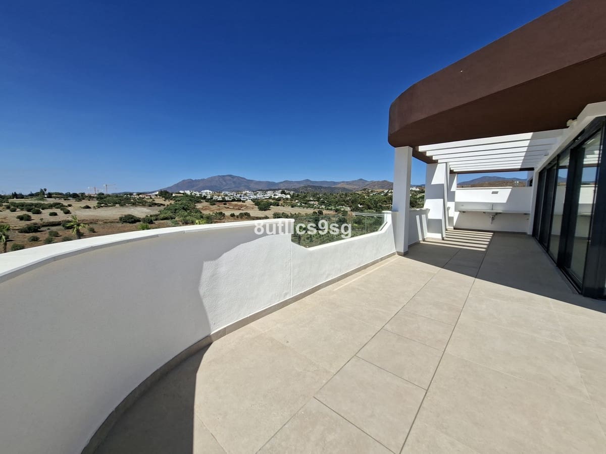3 bedroom Penthouse for sale in Estepona with pool garage - € 1,290,000 (Ref: 9694155)