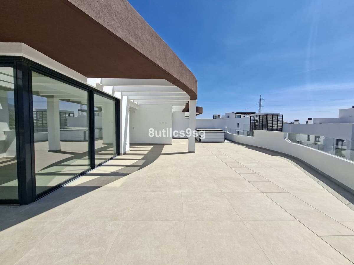 3 bedroom Penthouse for sale in Estepona with pool garage - € 1,290,000 (Ref: 9694155)