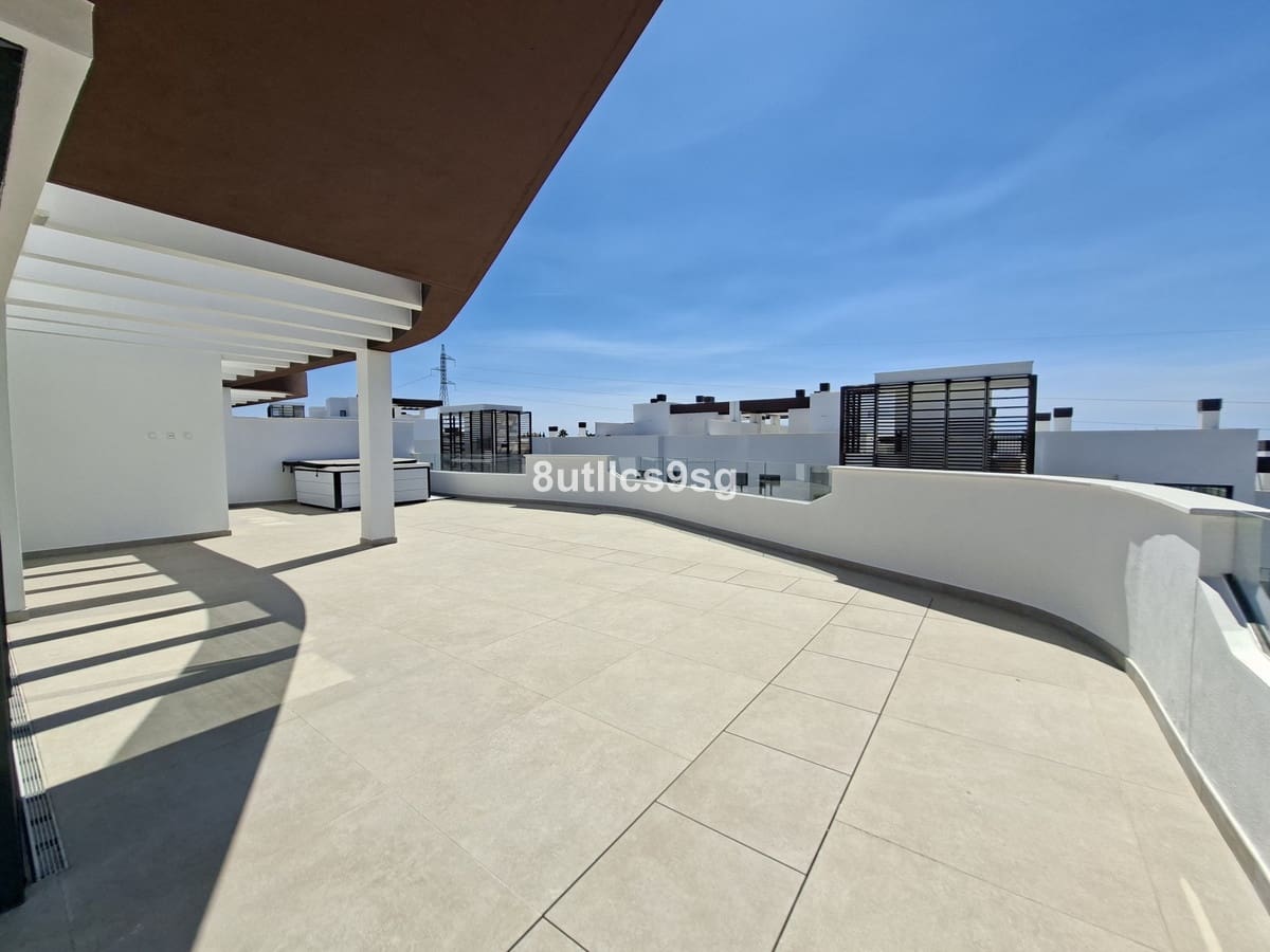 3 bedroom Penthouse for sale in Estepona with pool garage - € 1,290,000 (Ref: 9694155)