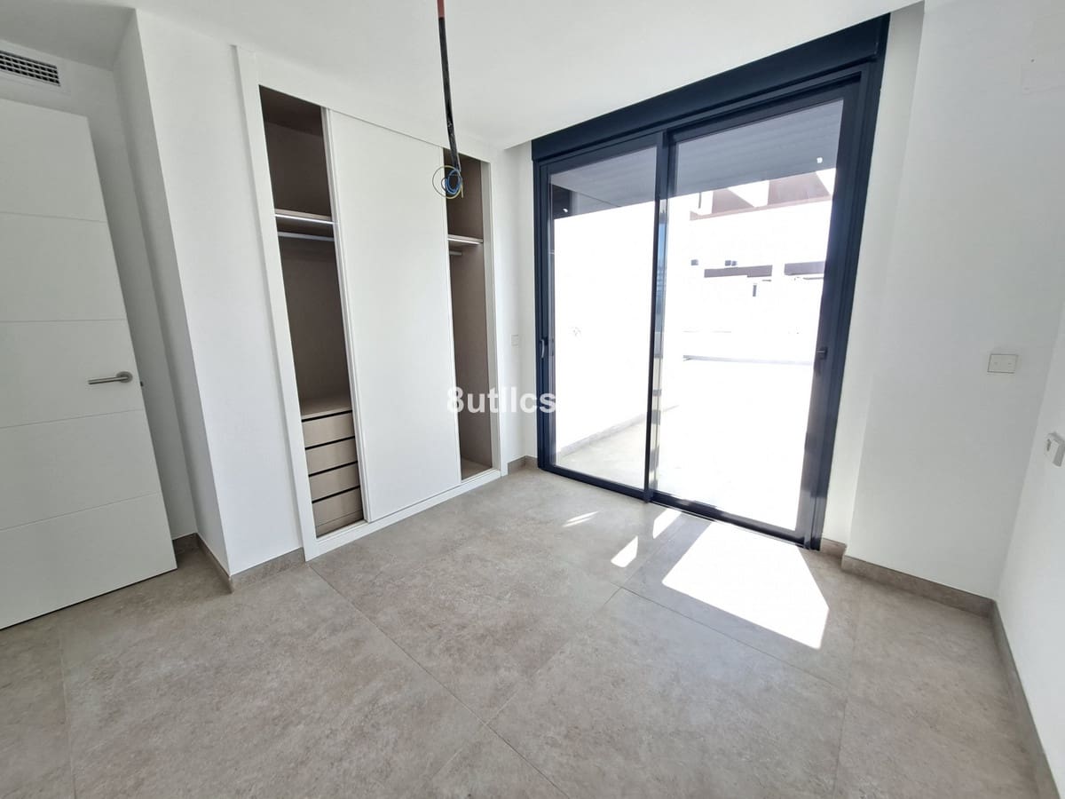 3 bedroom Penthouse for sale in Estepona with pool garage - € 1,290,000 (Ref: 9694155)