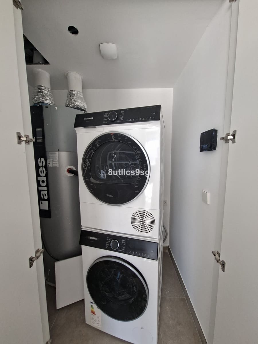 3 bedroom Penthouse for sale in Estepona with pool garage - € 1,290,000 (Ref: 9694155)