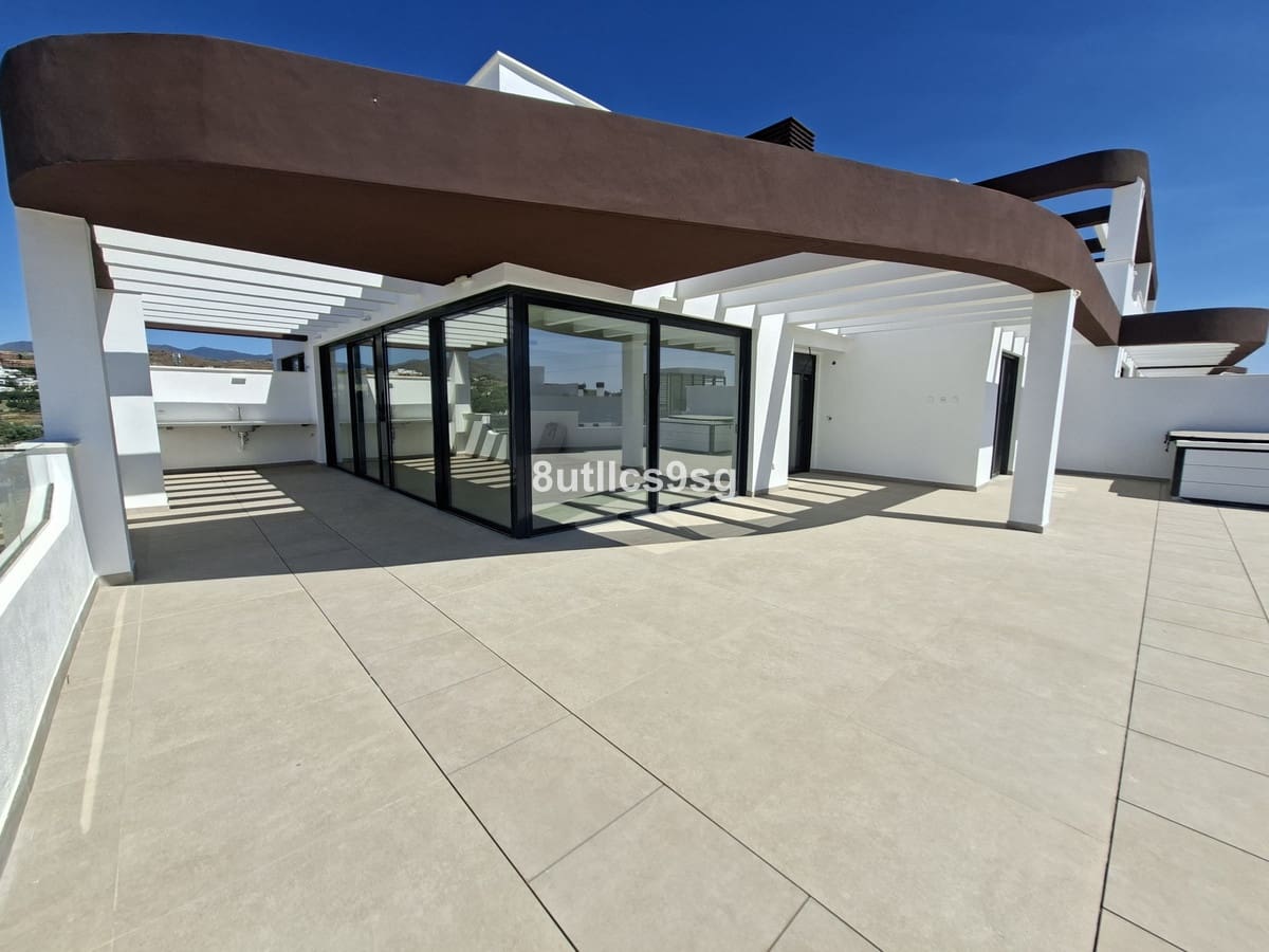 3 bedroom Penthouse for sale in Estepona with pool garage - € 1,290,000 (Ref: 9694155)