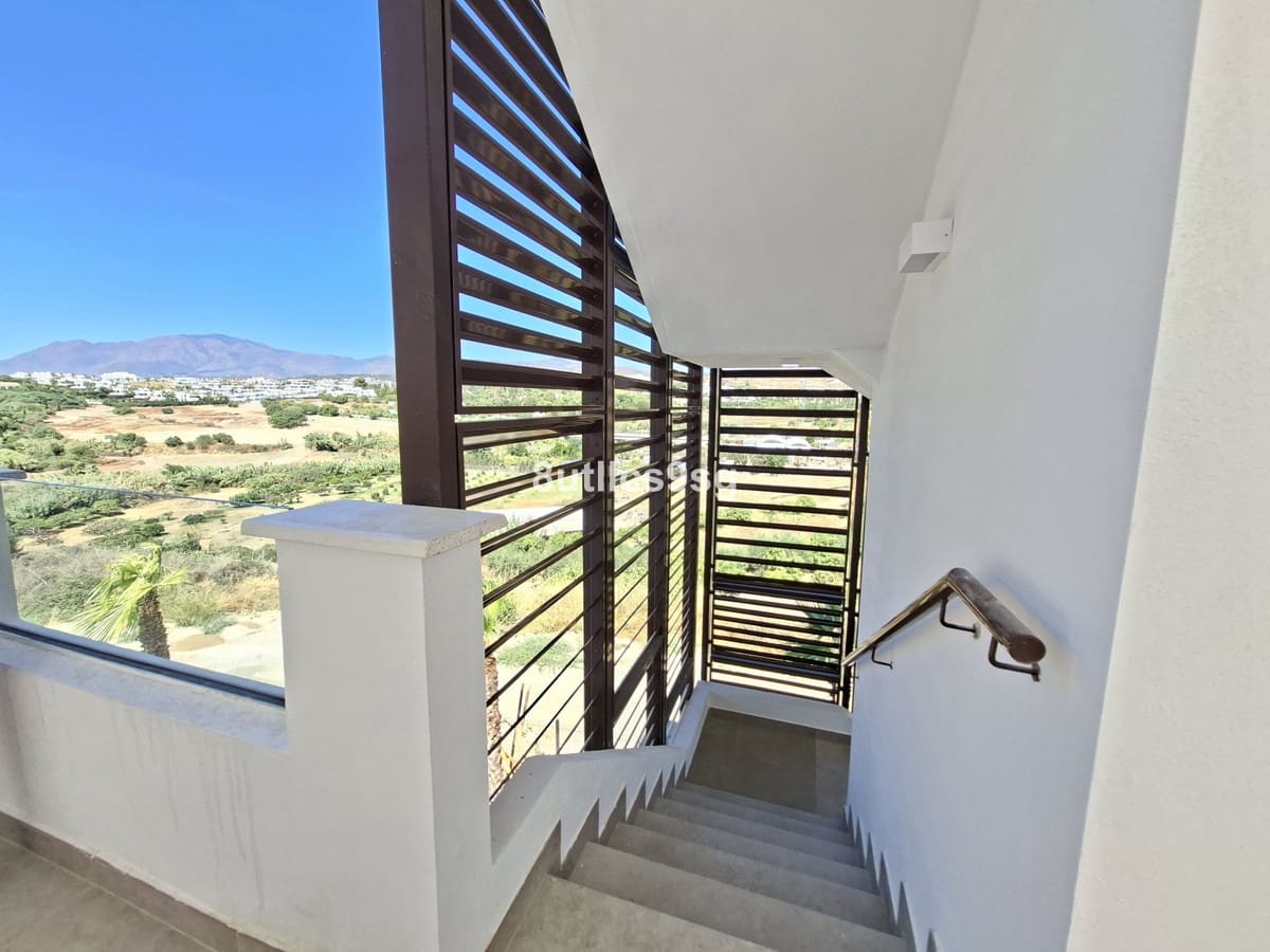 3 bedroom Penthouse for sale in Estepona with pool garage - € 1,290,000 (Ref: 9694155)