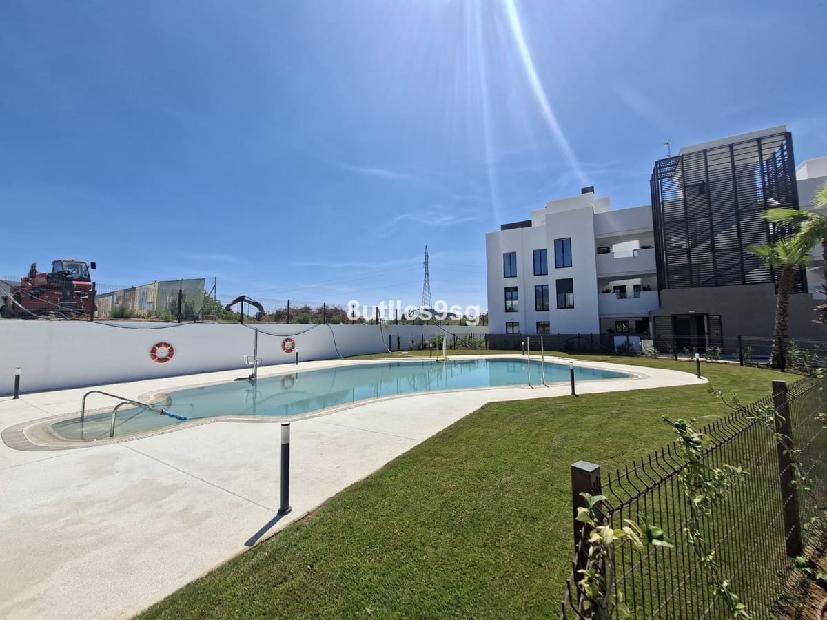 3 bedroom Penthouse for sale in Estepona with pool garage - € 1,290,000 (Ref: 9694155)