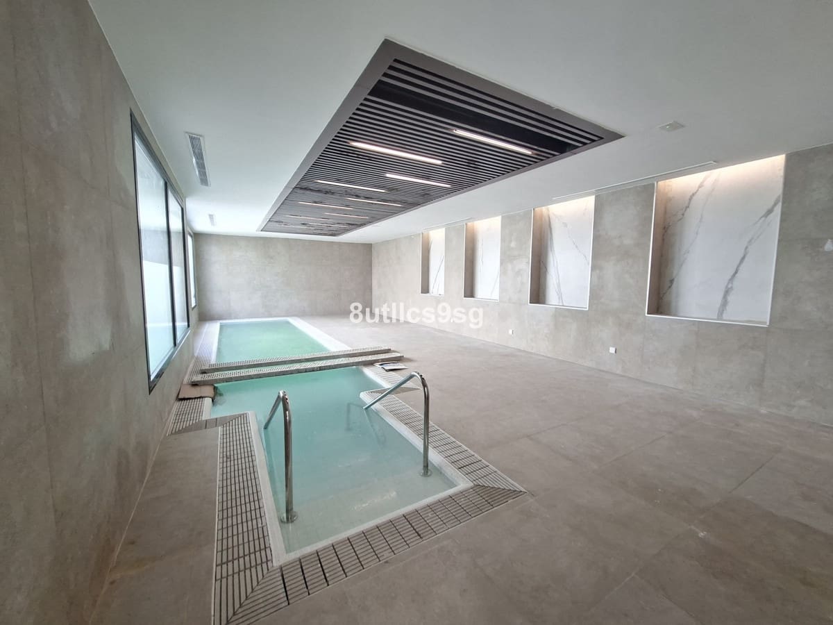 3 bedroom Penthouse for sale in Estepona with pool garage - € 1,290,000 (Ref: 9694155)