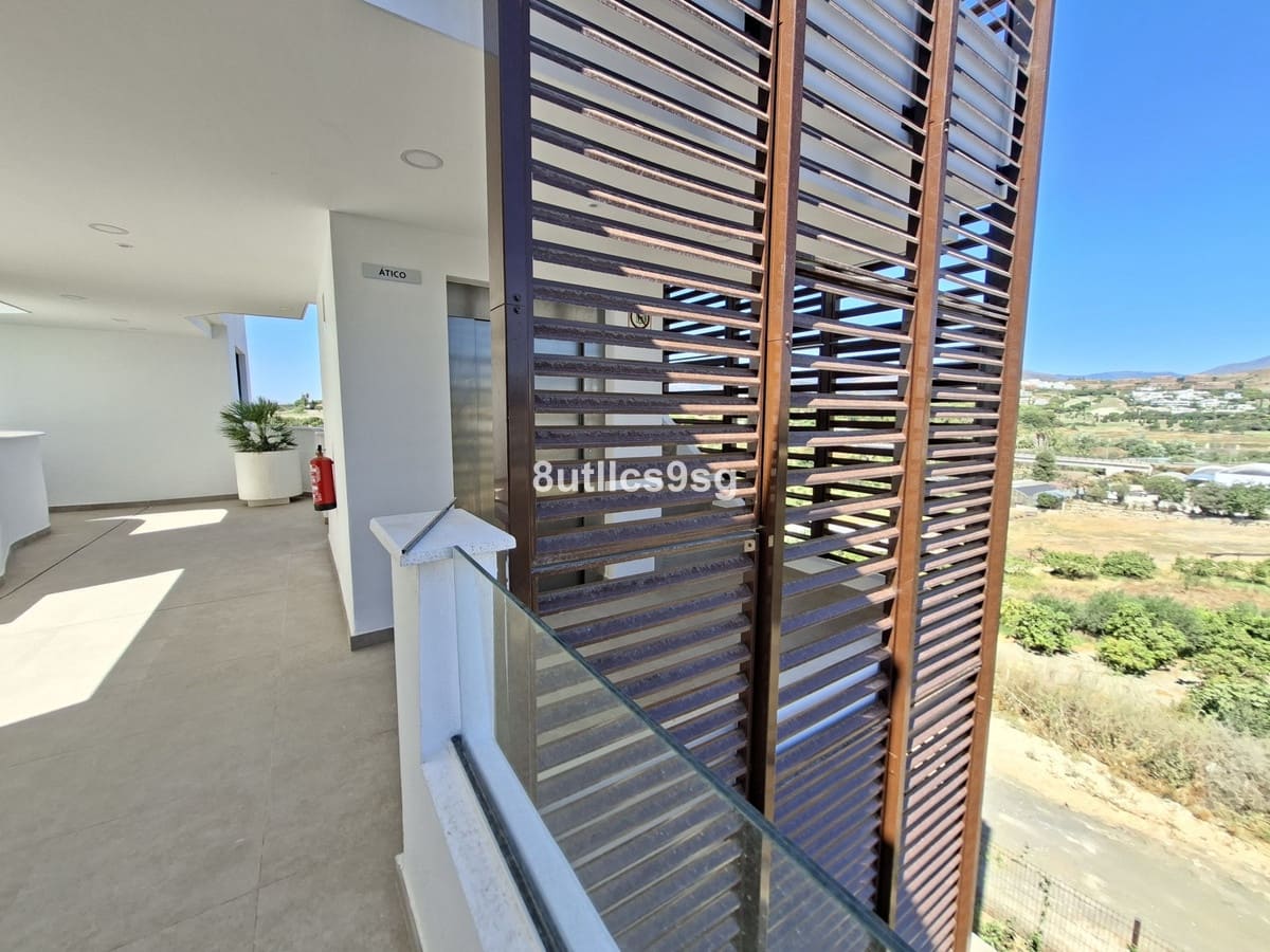 3 bedroom Penthouse for sale in Estepona with pool garage - € 1,290,000 (Ref: 9694155)