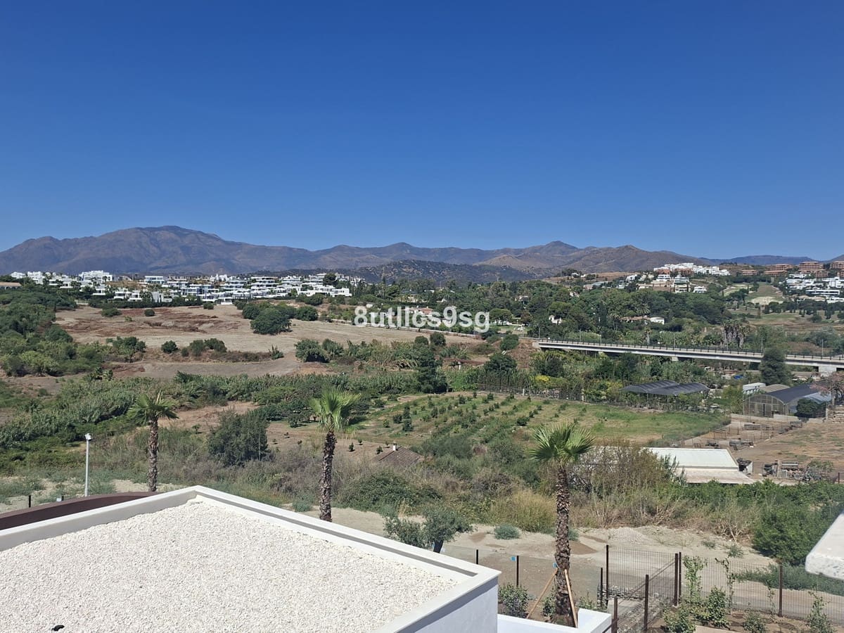3 bedroom Penthouse for sale in Estepona with pool garage - € 1,290,000 (Ref: 9694155)