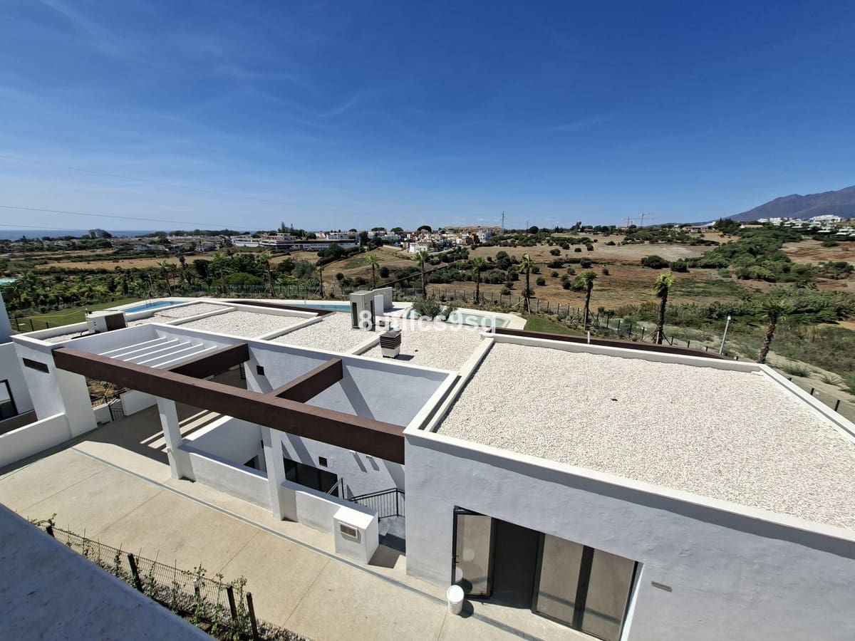 3 bedroom Penthouse for sale in Estepona with pool garage - € 1,290,000 (Ref: 9694155)