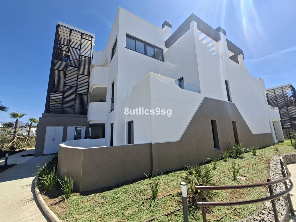 3 bedroom Penthouse for sale in Estepona with pool garage - € 1,290,000 (Ref: 9694155)