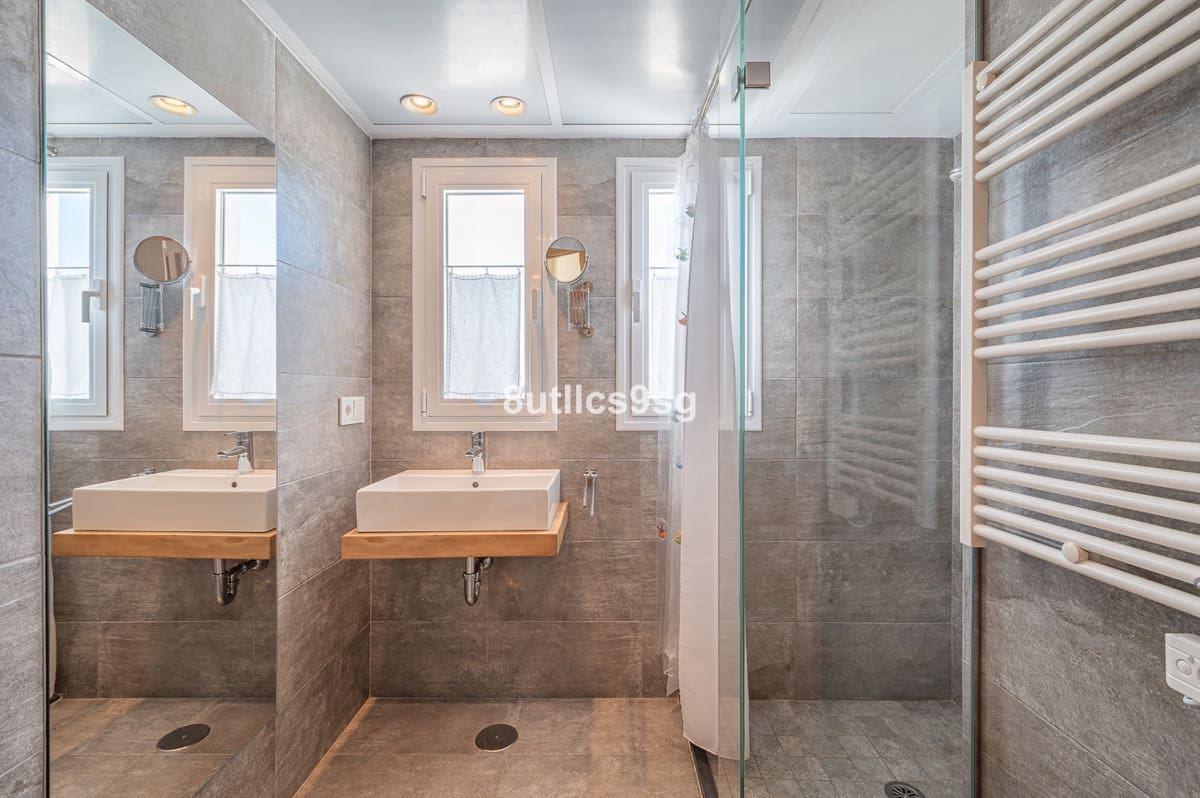 5 bedroom Villa for sale in Nueva Andalucia with pool garage - € 2,490,000 (Ref: 9694156)