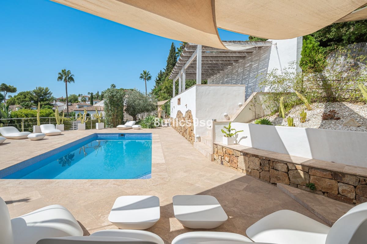 5 bedroom Villa for sale in Nueva Andalucia with pool garage - € 2,490,000 (Ref: 9694156)
