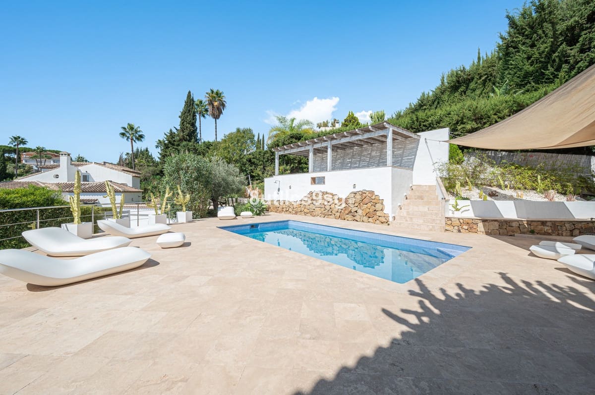 5 bedroom Villa for sale in Nueva Andalucia with pool garage - € 2,490,000 (Ref: 9694156)