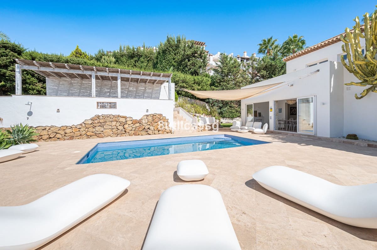 5 bedroom Villa for sale in Nueva Andalucia with pool garage - € 2,490,000 (Ref: 9694156)