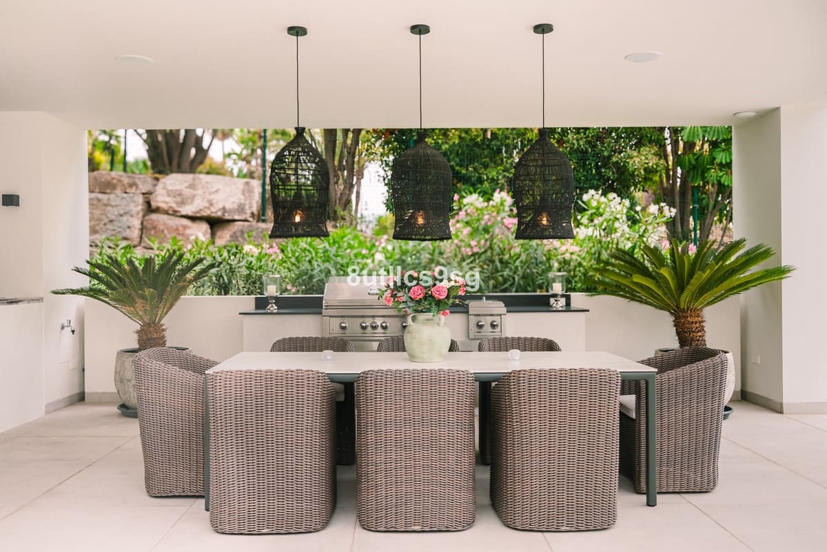 5 slaapkamer Villa te koop in Nueva Andalucia met zwembad garage - € 4.995.000 (Ref: 9694160)