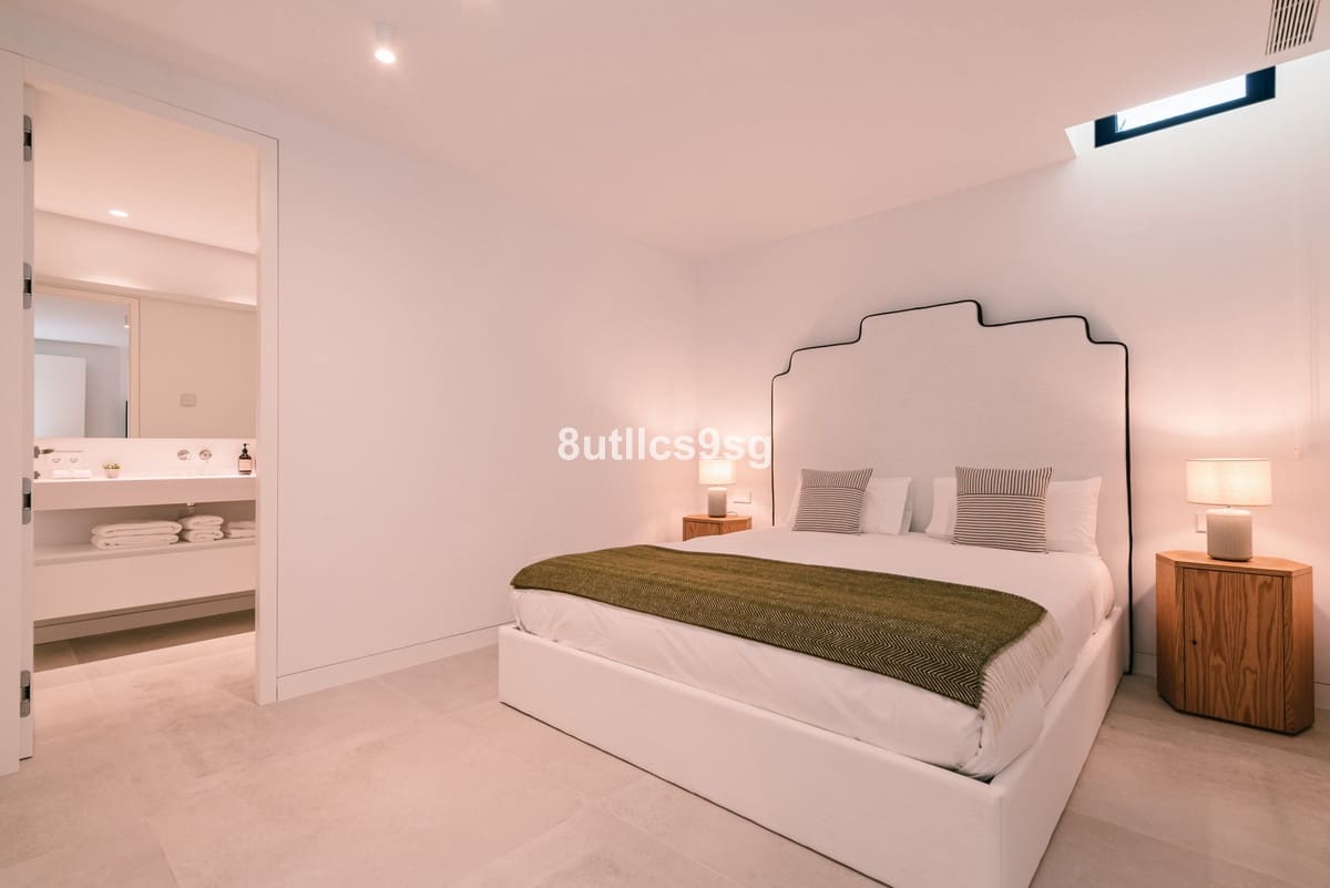 5 slaapkamer Villa te koop in Nueva Andalucia met zwembad garage - € 4.995.000 (Ref: 9694160)