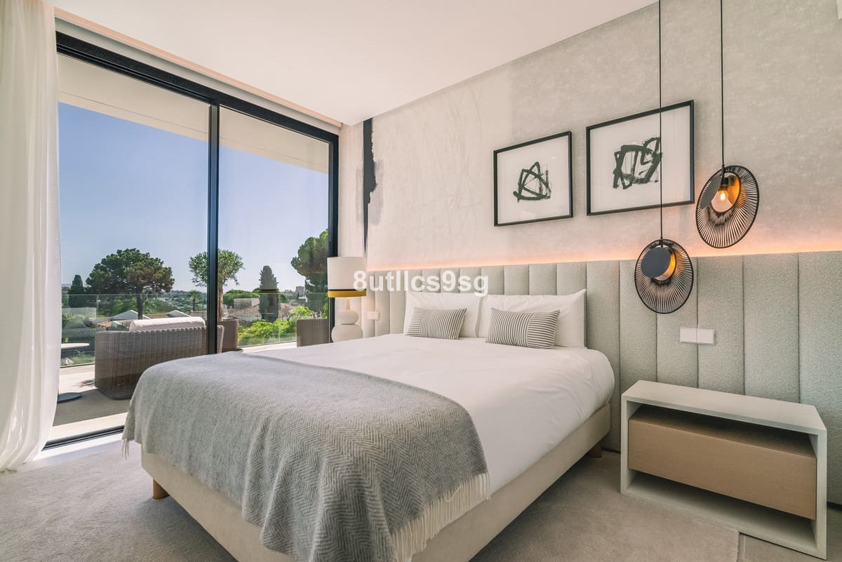 5 slaapkamer Villa te koop in Nueva Andalucia met zwembad garage - € 4.995.000 (Ref: 9694160)