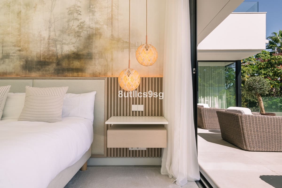 5 slaapkamer Villa te koop in Nueva Andalucia met zwembad garage - € 4.995.000 (Ref: 9694160)