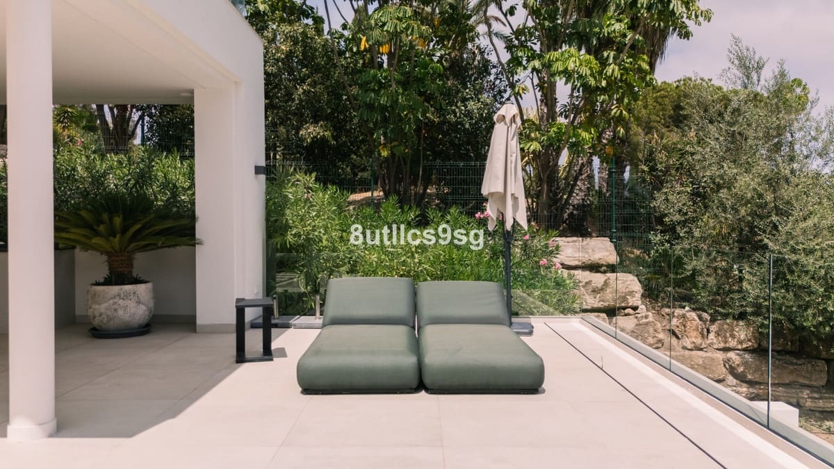 5 slaapkamer Villa te koop in Nueva Andalucia met zwembad garage - € 4.995.000 (Ref: 9694160)