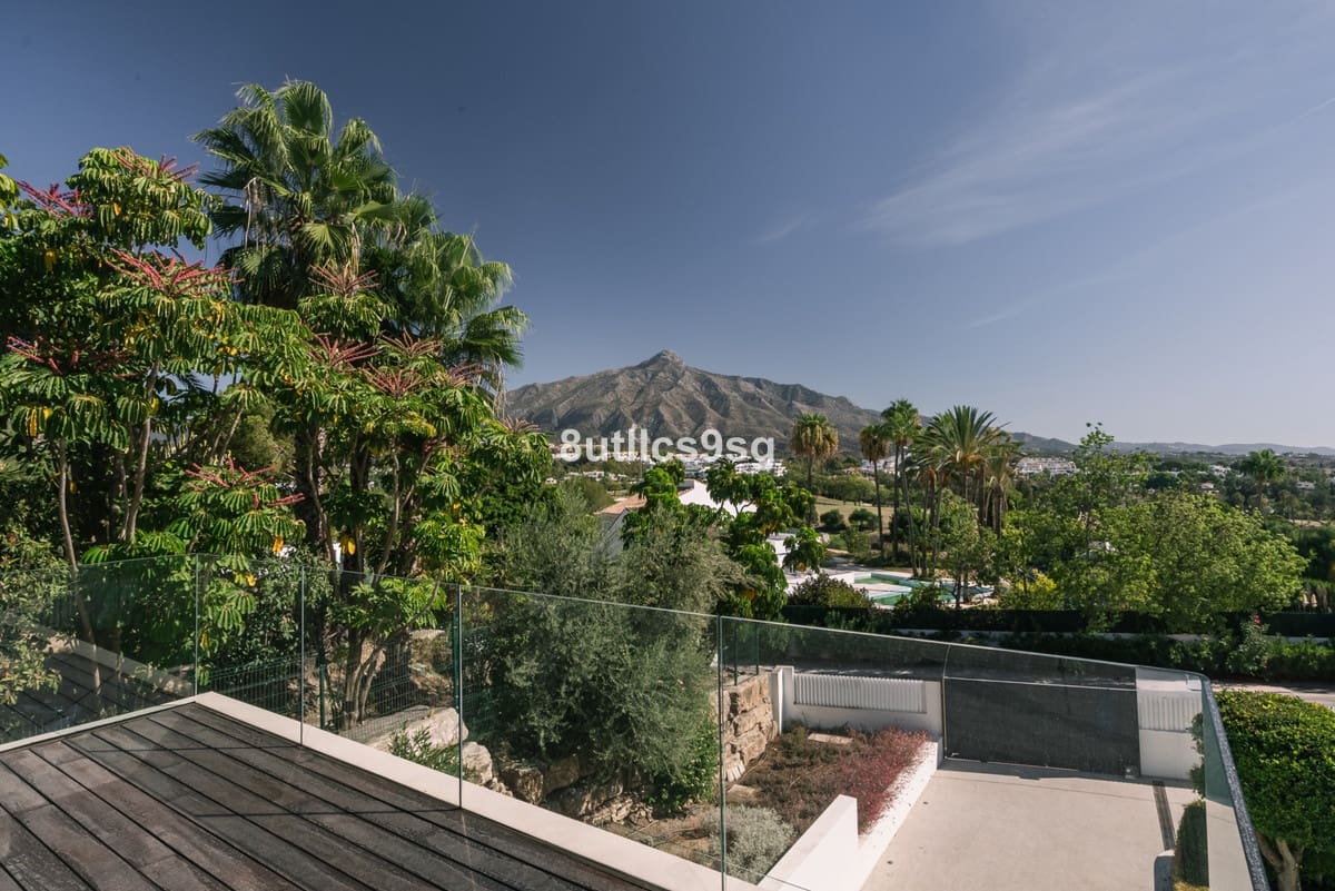 5 slaapkamer Villa te koop in Nueva Andalucia met zwembad garage - € 4.995.000 (Ref: 9694160)