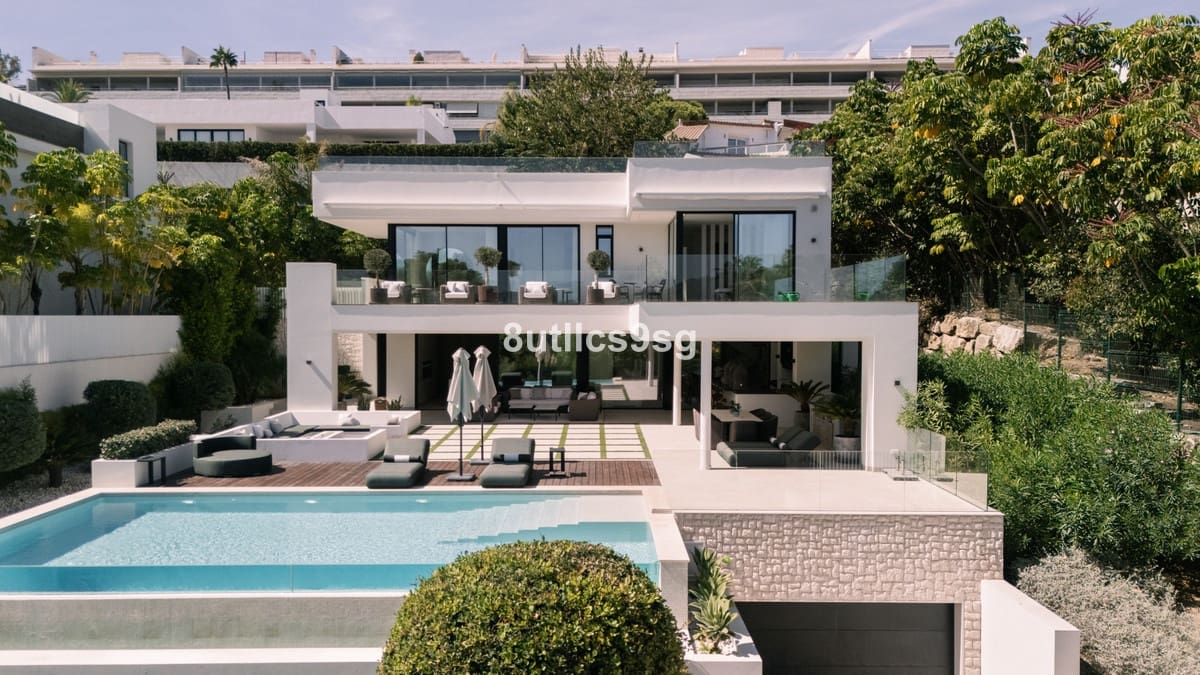 5 slaapkamer Villa te koop in Nueva Andalucia met zwembad garage - € 4.995.000 (Ref: 9694160)