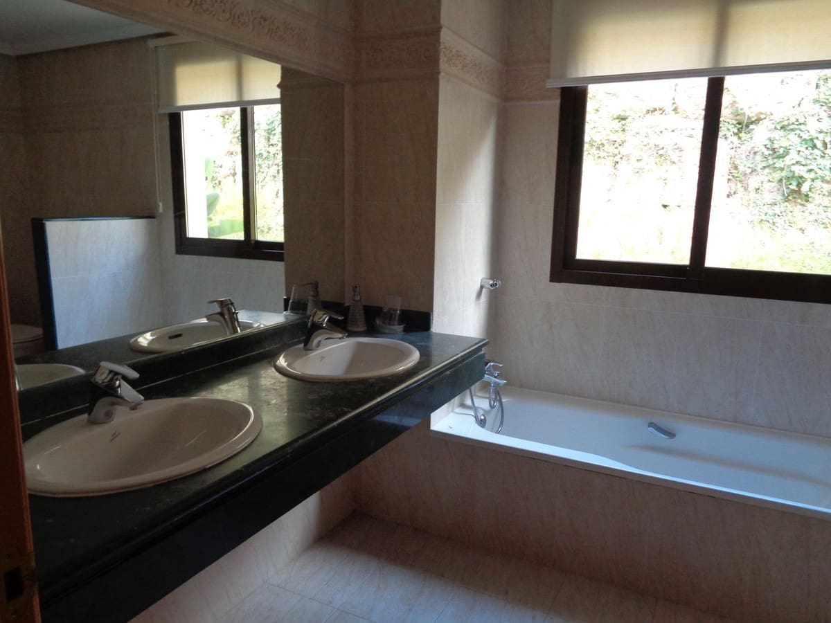 2 slaapkamer Appartement te koop in Benahavis met zwembad garage - € 469.000 (Ref: 9694163)