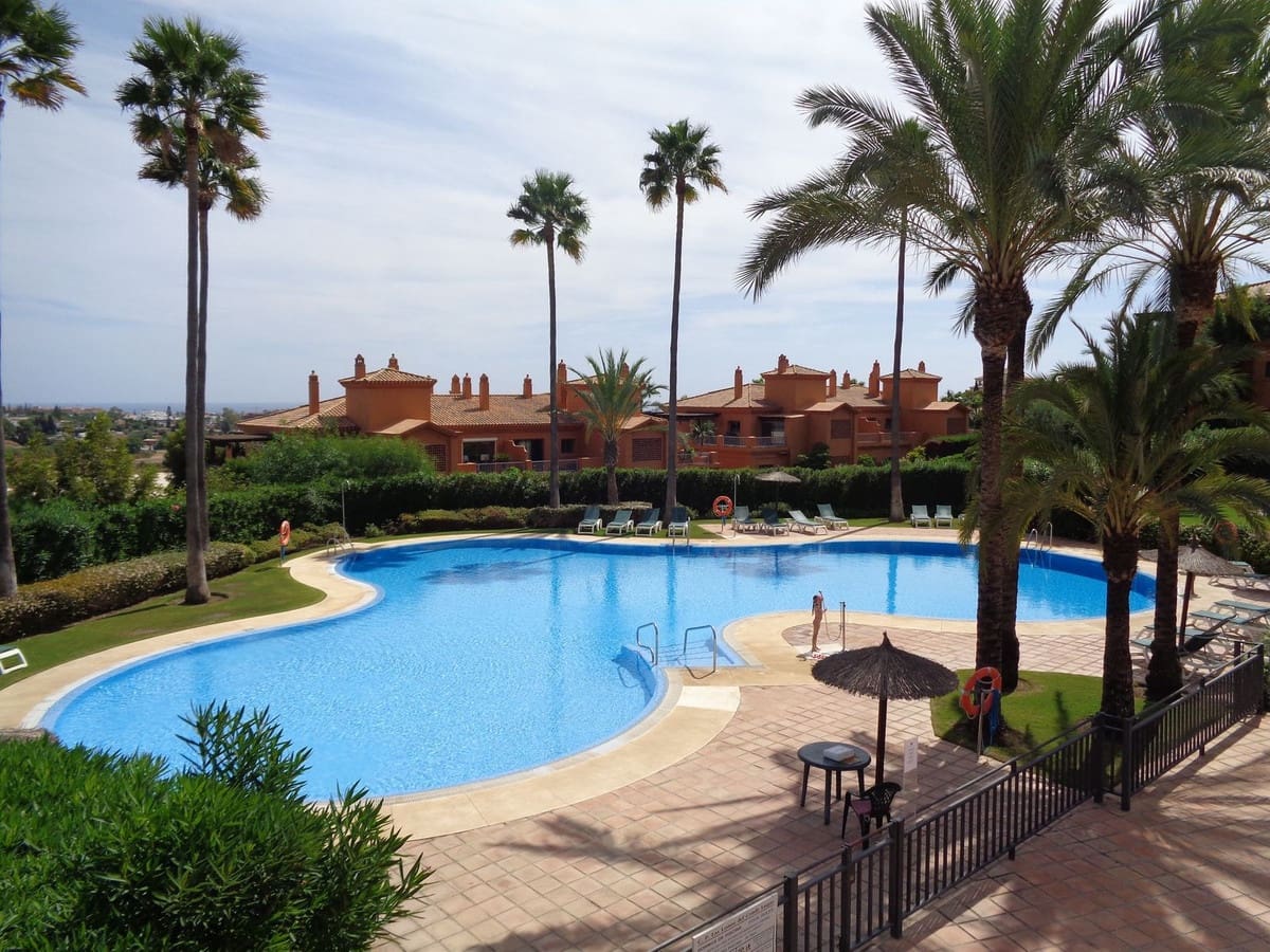 2 slaapkamer Appartement te koop in Benahavis met zwembad garage - € 469.000 (Ref: 9694163)